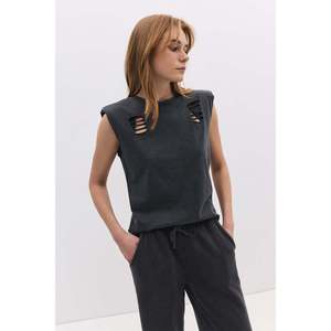 T-shirt sans manches avec détails déchirés - Product Image 1