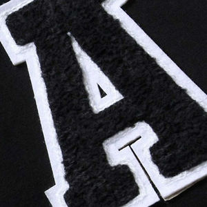 Vente en gros de vestes et manteaux universitaires unis pour hommes vestes noires brodées blouson aviateur à logo personnalisé - Product Image 6