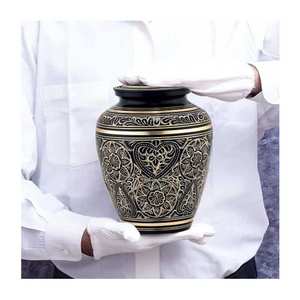 Urne funéraire faite à la main à prix bon marché pour accessoires funéraires humains Urne en laiton de crémation de qualité supérieure - Product Image 5