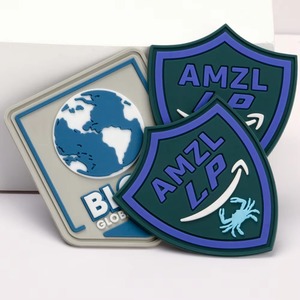 Vente en gros de patchs 3D personnalisés de luxe en PVC en caoutchouc souple gaufré logo animal 3D étanche pour chapeaux, y compris coeur de fleur de l'alphabet - Product Image 5