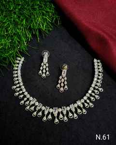ENSEMBLE DE COLLIER DE MARIÉE EN DIAMANT AMÉRICAIN ET BOUCLES D'OREILLES CLASSIQUES ET DE HAUTE QUALITÉ ENSEMBLE DE BIJOUX DE MARIAGE POUR FEMMES DE STYLE CLASSIQUE - Product Image 2