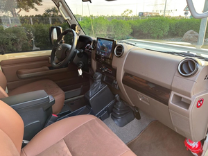 Occasion 2024 pour LX Automatique Volant à Gauche Sièges en Cuir Intérieur Clair Éclairage LED - Product Image 2