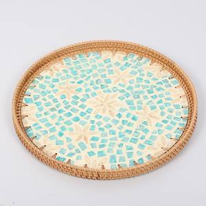 Plateau de service rond en nacre écologique fait à la main avec incrustation de coquillage bleu clair en rotin, fournisseur en gros pour table de cuisine - Product Image 2
