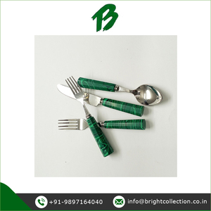 Juego de cubiertos con mango de resina verde Juego de cubiertos de calidad conveniente Cuchara Tenedor Cuchillo Disponible para compradores a granel - Product Image 3