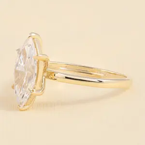 Elegante Anillo de Compromiso con Diamante de Corte Marquesa Creado en Laboratorio con Estilo Solitario Clásico, Oro de 10 Quilates, Claridad VS1, Lujo - Product Image 4
