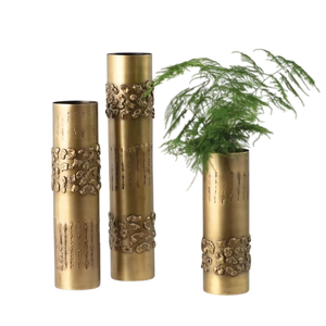 Exportateurs indiens cadeau en gros Vase de table en métal moderne et élégant 100% qualité d'exportation décor de fleurs personnalisé à bas prix - Product Image 5