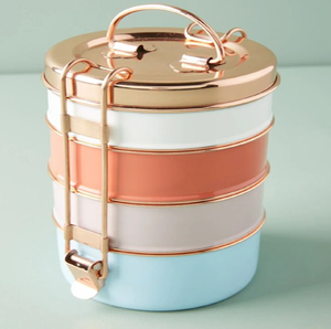 Vente en gros de boîte à lunch tiffin empilable en cuivre et laiton martelé et gravé à la main du Mid-20th siècle avec fourchette et cuillère pratiques - Product Image 2