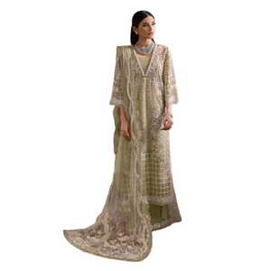 Robe de mariée pakistanaise Maxi Design avec belle broderie en pierre faite à la main Maxi Lehnga à vendre - Product Image 1