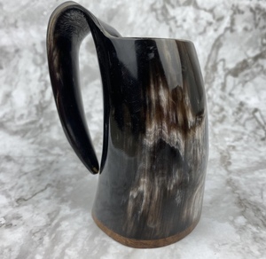 Taza de cuerno vikingo hecha a mano de la mejor calidad, taza de cuerno para beber, taza de café con base de madera, cuerno vikingo DE LA India - Product Image 3