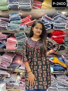 Ropa étnica india Algodón rubí con estampado digital Ropa casual corta Kurtis Fabricación india y precio al por mayor Kurtis Set - Product Image 6