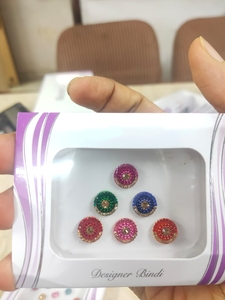 Bindis de cuentas hechos a medida adecuados para la decoración de la cara y el cuerpo ideal para tiendas de accesorios de moda para reventa - Product Image 4