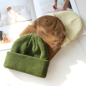 Gorro de punto vintage unisex OEM venta al por mayor 100% algodón transpirable e impermeable ajustable para deportes de nieve trajes de temporada fría - Product Image 2