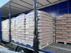 Suministro de Fábrica de Pellets de Madera de Calidad en Forma de Barra, Combustible Natural para Sistemas de Calefacción, Estufas y Calderas, Bolsa de 15 Kg - Product Image 6