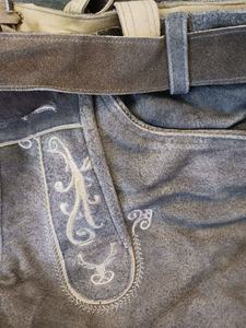 Pantalones de cuero bávaro con diseño de logotipo personalizado para hombre - Product Image 3