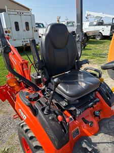 Chargeuse-pelleteuse multifonctionnelle Kubota BX23S, mini tracteur agricole |   Tracteur compact Kubota BX23S 4x4 avec chargeur - Product Image 4