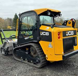 รถตักล้อยางดีเซล JCB คุณภาพสูง พร้อมเครื่องบดไม้ FAE ปั๊มไฮดรอลิกประสิทธิภาพสูง สำหรับงานป่าไม้ กำจัดพื้นที่ป่าไม้ และตัดไม้ - Product Image 1