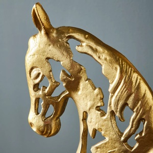 Sculpture de cheval décorative de bureau Statues d'animaux en métal pour décoration de chambre Nouveau design de sculpture de fantaisie de table Ornements - Product Image 3