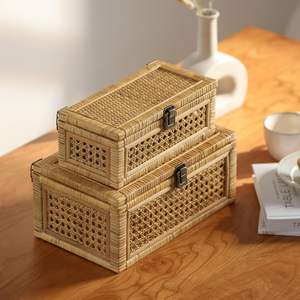 Ensemble de boîtes de rangement en rotin naturel tissé à la main - Coffres décoratifs en osier avec fermeture à loquet et couvercle - Product Image 1