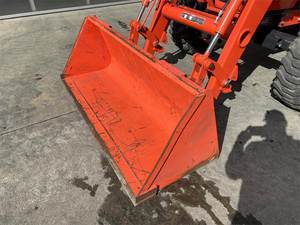 Tracteur M4D-071HDC12 Kubota 2020-Tracteur utilitaire 4WD 71 HP avec transmission hydrostatique et cabine de luxe - Product Image 6