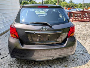 Voiture d'occasion de qualité et abordable, Toyota Yaris 2016, conduite à gauche - Product Image 5