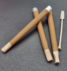 Rouleaux de papier de chanvre américain brun roulé à la main Tubes joliment roulés à la main en vrac Fourniture d'usine Meilleur prix pointes de bois et de verre - Product Image 1