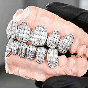 Grillz con Corte Baguette de Plata de Ley 925 con Diamantes de Moissanita VVS, Capas Dentales Personalizadas Estilo Hip Hop, Joyería de Lujo Unisex, Regalo - Product Image 4