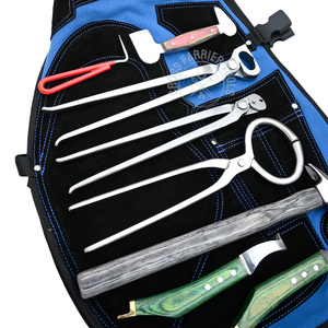 Chaps de maréchal-ferrant en toile et cuir pour le marquage des sabots, conception ergonomique et kit complet d'outils de maréchal-ferrant avec pinces à sabots, couteau à boucle pour sabots - Product Image 3