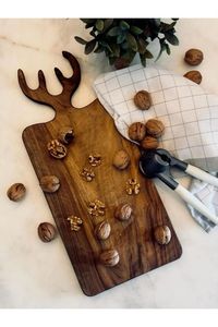 Tabla de cortar de madera antigua de estilo vintage con acabados lisos diseñada para cortar y servir con estilo - Product Image 5