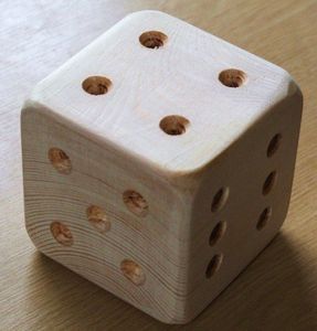 Dés en bois faits à la main, de qualité supérieure, modernes et durables – Cadeau réfléchi pour les amateurs de jeux et les occasions spéciales - Product Image 6