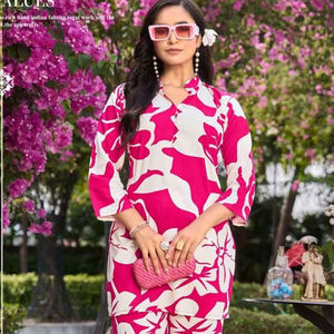 Ensemble d'été en rayonne imprimée de style moderne Salwar Kameez pour une tenue décontractée et de fête, disponible au tarif de gros - Product Image 1