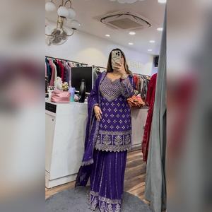 Ensemble sharara salwar kameez en coton de luxe avec haut orné de broderies lourdes et pantalon palazzo avec dupatta pour sorties décontractées, directement de l'usine - Product Image 6