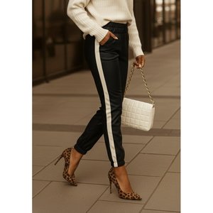 Pantalon de jogging en similicuir pour femme Jane's, taille haute, avec détail de bande latérale élastiquée, fermeture à cordon et poignets élastiqués - Product Image 3