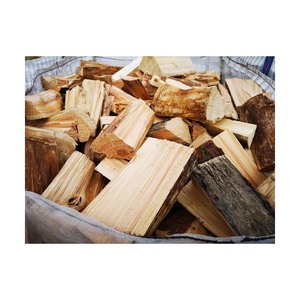 Leña de madera blanda de acabado fino disponible en volumen para proyectos de calefacción comercial - Product Image 5