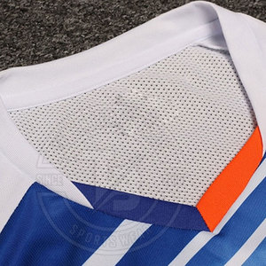 ชุดฟุตบอลคุณภาพสูง ทนทาน ผลิตจากโพลีเอสเตอร์ 100% พร้อมโลโก้สั่งทำได้ ชุดทีมขนาดใหญ่พิเศษ ดีไซน์ทันสมัย ปรับขนาดได้ - Product Image 4