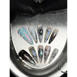 Vernis à ongles liquide Eclipse Press-On pour un design d'ongles unique - Product Image 1