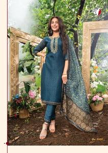 El último diseñador de algodón y seda bordado impreso trabajo Kurti Set por Fab Zone - Product Image 4