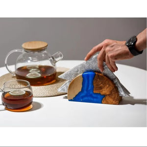 Porte-serviettes de table de luxe en bois et résine, artisanal, élégant, pour la décoration des hôtels, des restaurants et des salles à manger - Product Image 1