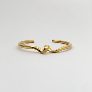 Bracelet en métal artistique met en valeur un design créatif, des détails uniques et un motif qui ajoute du charme à toute tenue au quotidien. - Product Image 5