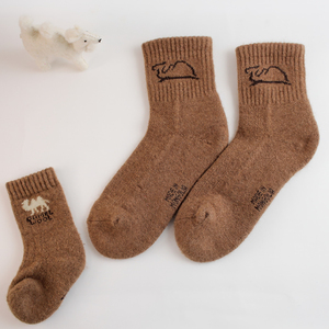 Cao Cấp 100% Hữu Cơ Lạc Đà Len Vớ Mông Cổ Siêu Ấm Áp Dệt Kim Giản Dị Crew Đầy Màu Sắc Mùi Miễn Phí Mùa Đông Với Logo Mô Hình - Product Image 4