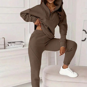 Ensemble de survêtement confortable de qualité supérieure pour femmes, vêtements de rue décontractés, vêtements de sport conçus pour l'entraînement, la remise en forme et l'usage quotidien - Product Image 1