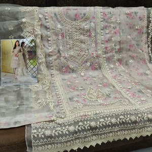 Ensemble Salwar pour femmes longueur genou en tissu fausse fourrure de haute qualité pour une fête et une fête - Product Image 4