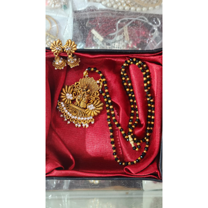 Bijoux en Zircon Radha Krishan, élégants et durables, avec le Zircon comme pierre principale - Product Image 1