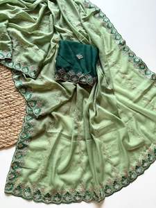 Sari de Georgette de Seda Tradicional de Primera Calidad con Bordado Multicolor y Blusa con Bordado en Contraste - Product Image 6