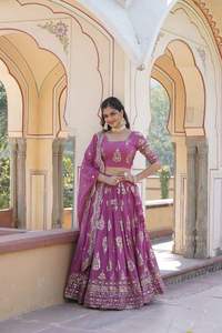 Traje de último diseñador estilo moderno pesado Georgette Lehenga Choli con Dupatta con bordado de secuencia de trabajo proveedor al por mayor - Product Image 2