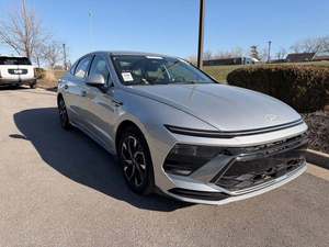 Hyundai Sonata Berline SEL FWD 2024 Argent Brillant d'occasion, conduite à gauche, toit ouvrant, démarrage à distance, sièges en cuir, boîte automatique, jantes alliage R17 - Product Image 2