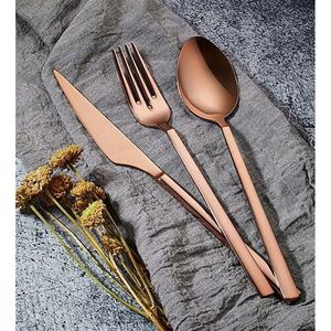 Ensemble cuillère et fourchette couteau en métal plaqué or rose à long manche rectangulaire en acier inoxydable pour mariage en vrac - Product Image 1