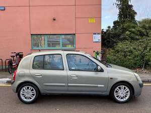 RENAULT CLIO 1.6 16V INITIALE 5DR D'OCCASION CÔTÉ GAUCHE/DROIT - Product Image 2