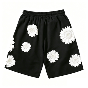 Ensemble de shorts en jean déchirés très tendance pour hommes – 100 % coton, taille mi-haute, cordon de serrage, imprimé bouffant, streetwear décontracté, logo et couleurs personnalisables - Product Image 1