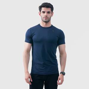 เสื้อยืดพาวเวอร์ดรายสีกรมท่า ผลิตจากโพลีเอสเตอร์ 100% ถักทออย่างเบาสบาย ดีไซน์เพื่อการออกกำลังกาย พร้อมป้ายยี่ห้อแบบสั่งทำพิเศษและลายสกรีน - Product Image 3