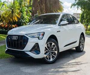 Audi e-tron Sportback Premium Plus 2021 d'occasion, propre, double moteur, transmission intégrale, suspension pneumatique adaptative, non modifiée - Product Image 1